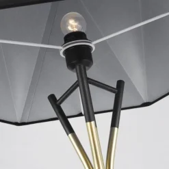 Moderne verstellbare Stehlampe – stilvolle Beleuchtungslösung