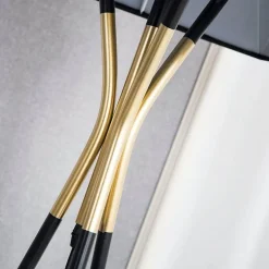 Moderne verstellbare Stehlampe – stilvolle Beleuchtungslösung