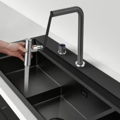 Moderne Wasserstation für die Küchenspüle – effizientes, stromlinienförmiges Design