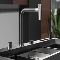 Moderne Wasserstation für die Küchenspüle – effizientes, stromlinienförmiges Design
