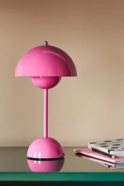 Moderner Beistelltisch aus Holz – Stilvolle Akzentmöbel