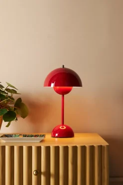 Moderner Beistelltisch aus Holz – Stilvolle Akzentmöbel