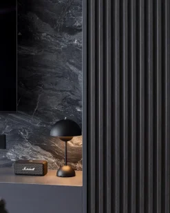 Moderner Beistelltisch aus Holz – Stilvolle Akzentmöbel