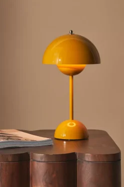 Moderner Beistelltisch aus Holz – Stilvolle Akzentmöbel