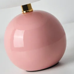 Moderner Beistelltisch aus Holz – Stilvolle Akzentmöbel