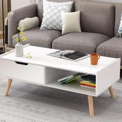 Moderner Couchtisch aus weißem Holz mit Stauraum – Funktionale Möbel