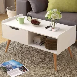 Moderner Couchtisch aus weißem Holz mit Stauraum – Funktionale Möbel