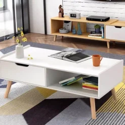 Moderner Couchtisch aus weißem Holz mit Stauraum – Funktionale Möbel