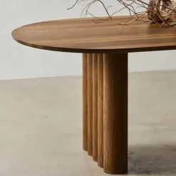 Moderner Esstisch aus Holz – Elegante Esszimmermöbel
