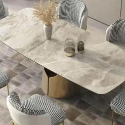 Moderner Esstisch aus Schiefer – Zeitgenössische Esszimmermöbel