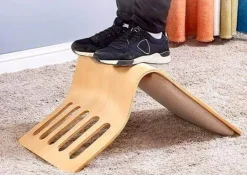 Moderner japanischer Stuhl aus Sperrholz ohne Beine – Zeitgenössisches Möbeldesign