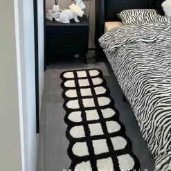 Moderner karierter Teppich – schlichter Akzentteppich