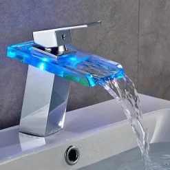 Moderner LED-Wasserhahn aus Messing – zeitgenössische Wasserfall-Badezimmerarmatur