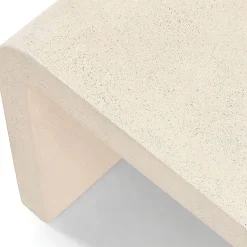 Moderner Outdoor-Couchtisch für stilvolles Wohnen auf der Terrasse