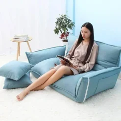 Modernes Schlafsofa ohne Beine mit 2 Kissen