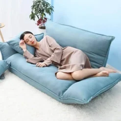 Modernes Schlafsofa ohne Beine mit 2 Kissen