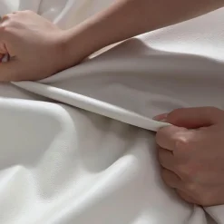 Modernes Valentin-Bett – Stilvolle Schlafzimmermöbel