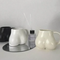 Niedliche Keramiktasse mit Hintern