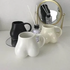 Niedliche Keramiktasse mit Hintern