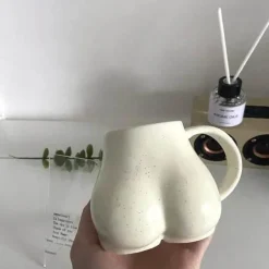Niedliche Keramiktasse mit Hintern