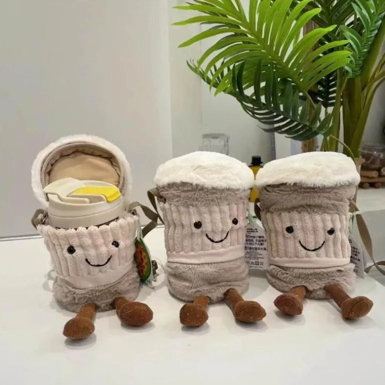 Niedliche Plüschtasche mit Kaffeetassenhalter