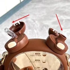 Niedlicher Wasserbecher mit kleinem Jungen – Trinkgefäß mit großem Fassungsvermögen