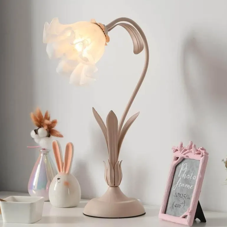 Nordische Blumen-Charme-Tischlampe - Eleganter Wohndekor-Akzent