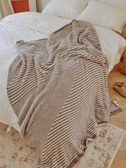 Nordische Decke – weicher, gemütlicher Überwurf für die Heimdekoration