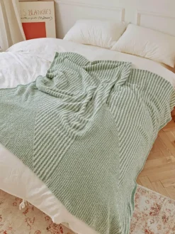 Nordische Decke – weicher, gemütlicher Überwurf für die Heimdekoration