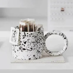 Nordische Keramiktasse mit Punkten - Minimalistisches Geschenk für Paare