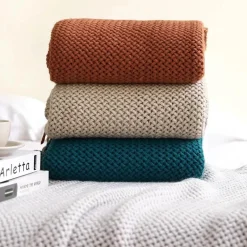 Nordische Strickdecke – Sofadekor aus weicher Wollmischung