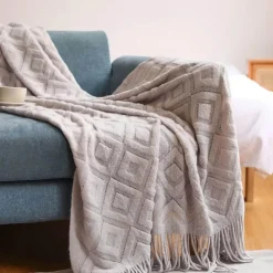 Nordische Strickdecke – Sofadekor aus weicher Wollmischung