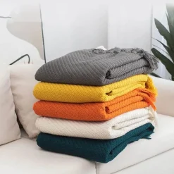 Nordische Wolldecke – Gemütliches Must-have für Zuhause und unterwegs