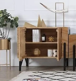 Nordischer Holzschrank – Elegante Aufbewahrungslösung für den Seiteneingang