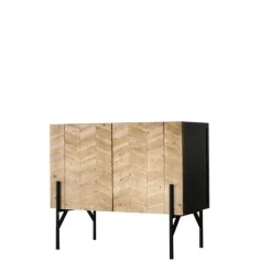 Nordischer Holzschrank – Elegante Aufbewahrungslösung für den Seiteneingang