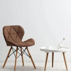 Nordischer Leder-Holzstuhl – Akzentmöbel im modernen Design