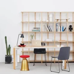 Nordischer Metallhocker – Modernes, weiches Finish