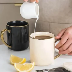 Nordisches Tassenset mit Goldrand – Elegante Kaffeetassen aus Keramik mit Henkeln