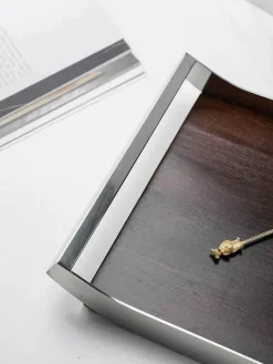 Nordisches Teetablett aus Edelstahl und Walnussholz – moderner Servierteller