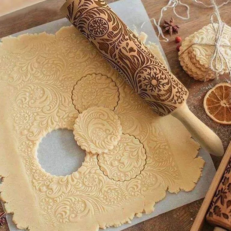 Nudelholz in Schneeflockenform – Plätzchenbackwerkzeug aus Holz für das Backen an Feiertagen