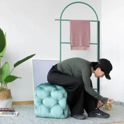 Ottomane aus Samt – Stilvoller moderner Fußhocker für das Wohnzimmer