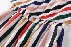 Passende trägerlose Outfits mit Regenbogenstreifen für Mutter und Tochter