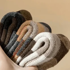 Patchwork-Crew-Socken für Herren – stilvolles, farbenfrohes Design