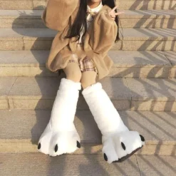 Pelzige Bärenklauen-Hausschuhe – Bequeme Winterhausschuhe