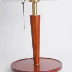 Plissierte Tischlampe aus Holz – Moderne, stilvolle Beleuchtung für Ihr Zuhause