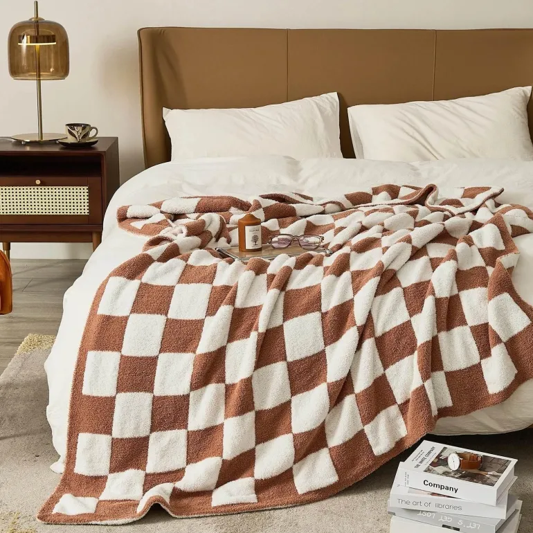 Plüschdecke mit Schachbrettmuster – weicher Überwurf für Sofa und Heimdekoration