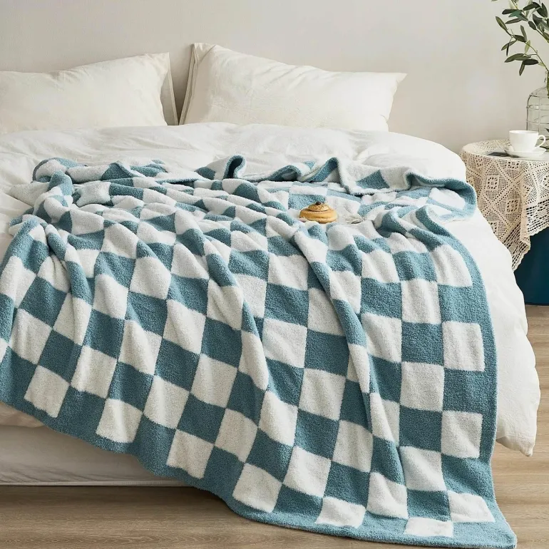 Plüschdecke mit Schachbrettmuster – weicher Überwurf für Sofa und Heimdekoration