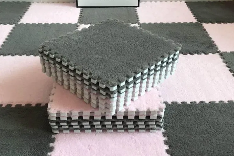 Plüschige Winter-Puzzlematte - Weiche DIY-Spielmatte