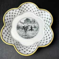 Porzellan-Geschirrset - Teller, Tassen, Schüsseln, Tabletts