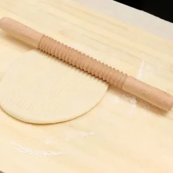 Präge-Nudelholz für wunderschön dekoriertes Gebäck, Backwerkzeug aus Holz